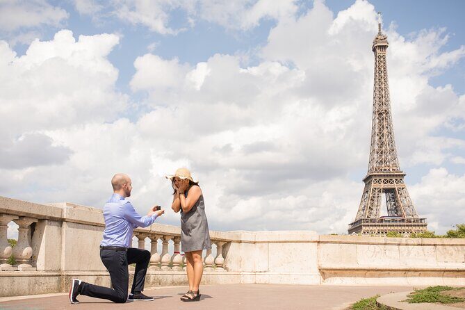 1-hour Photoshoot at the Eiffel Tower Trocadero Paris - Price and Value: Paying Per Group (Up to 7)