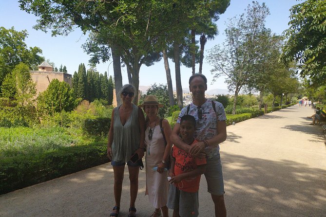 Alhambra: private tour for families a closer look at the itinerary