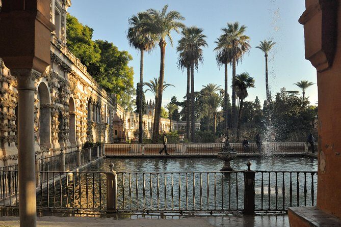 Alcázar, Cathedral & Giralda: Guided Tour with Fast-Track Tickets - What the group size and headsets mean for your comfort