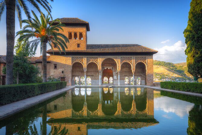Alhambra : Guided Tour & Ticket Nasrid Palaces Guaranteed - Stop 2: Generalife—water, light, and the Patio de la Acequia moment