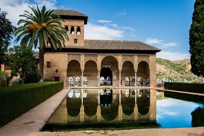 Alhambra Tour and Nazaries Palaces with Hammam Massage Experience - Why this Alhambra + Hammam day feels different
