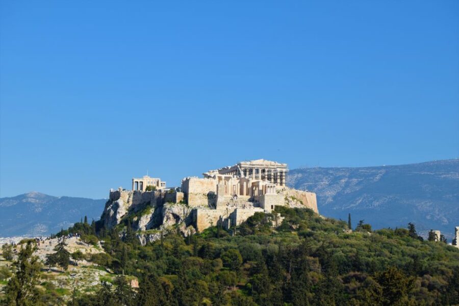 Athens: The Acropolis and Acropolis Museum Tour in German - Photo stop on the hill: the 20 minutes that make a difference