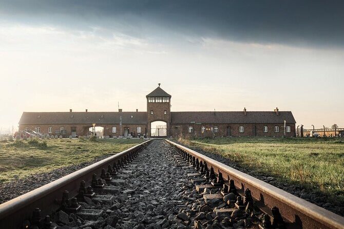Auschwitz-Birkenau & Salt Mine Day tour - Why This Auschwitz-Birkenau and Salt Mine Combo Day Works
