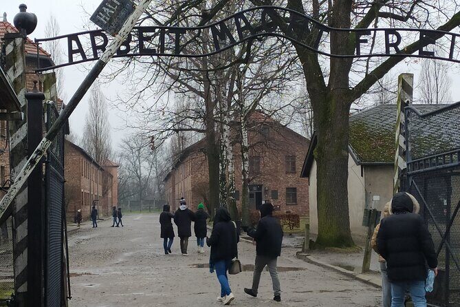 Auschwitz Museum and Salt Mine Tour with Private Transport - The early pickup and the drive to Auschwitz (1.5 hours of calm)