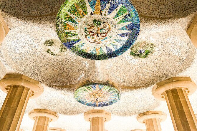 Barcelona: Private Sagrada Familia & Park Guell tour with Pickup - Sagrada Família: seeing the details in the 1.5-hour window