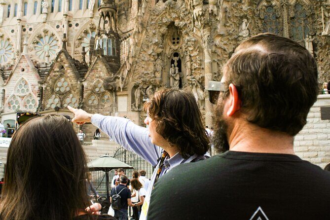 Barcelona: Private Sagrada Familia & Park Guell tour with Pickup - Pickup and how to think about logistics