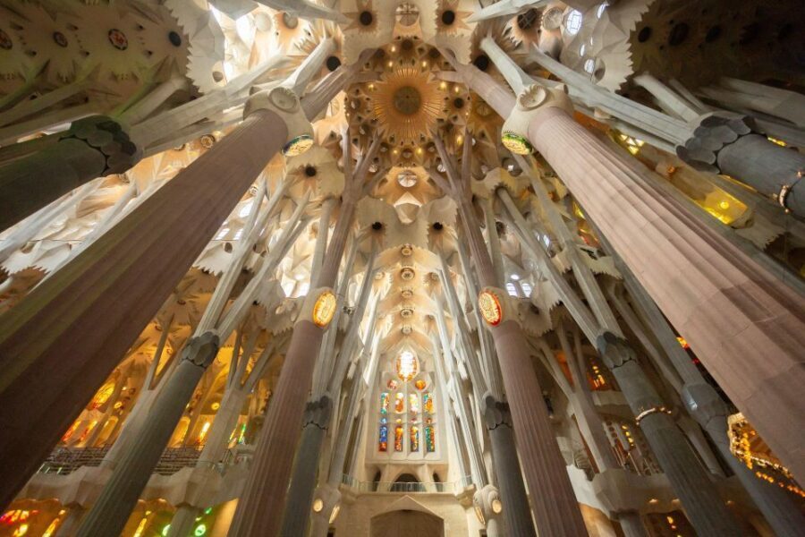 Barcelona: Sagrada Familia Fast-Track Guided Tour - The 90-Minute Flow: How You’ll Spend Your Time