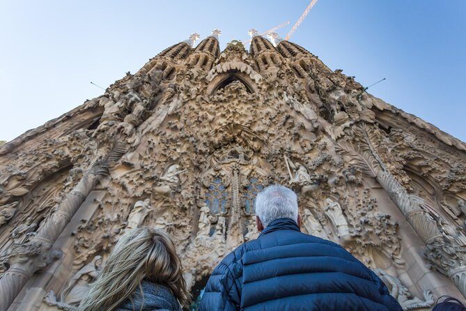 Barcelona: Sagrada Familia Guided Tour with Fast Track Access - Meeting Point and Timing: Plan for a Focused Visit