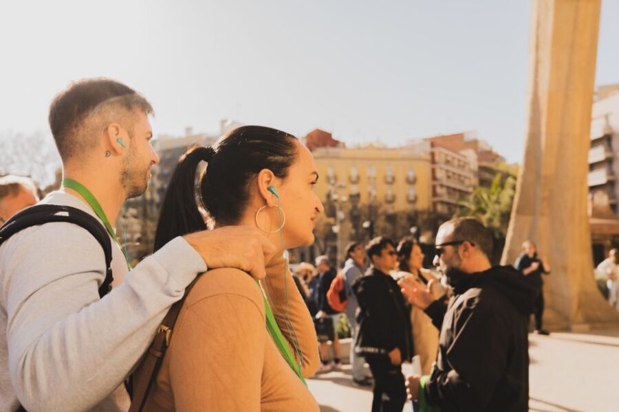 Barcelona: Sagrada Familia Skip-the-Line Guided Tour - Tour pace, headsets, and small-group comfort