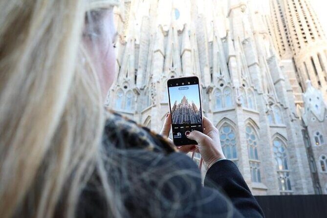 Barcelona Sagrada Familia Skip The Line Insider Guided Tour - Meeting point and arrival tips at Plaça de la Sagrada Família