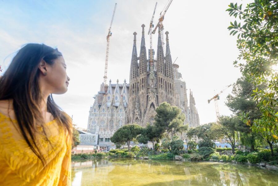 Barcelona: Sagrada Familia Tour & Optional Tower Visit - Why this Sagrada Familia tour is the smart way to understand Gaudí