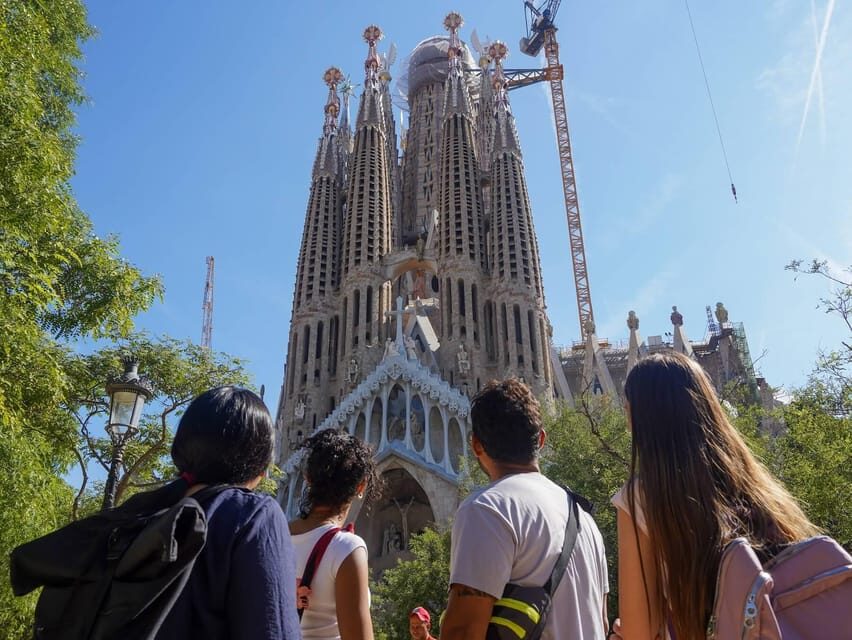 Barcelona: Sagrada Familia with Towers and Park Güell Tour - Who should book this tour (and who should reconsider)