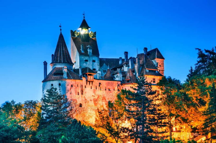 Bucharest: Peles Castle, Bran Castle & Brașov Day Tour - Brașov Walking Tour and the Black Gothic Church