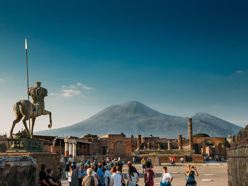 Castellammare di Stabia: Mount Vesuvius & Pompeii Ruins Trip - Bus Transfer to Pompeii: The Calm Between Two Extremes