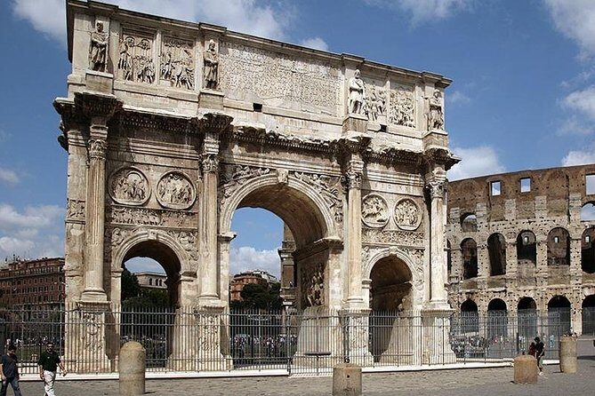 Colosseum Arena tour with Roman Forum and Cesar's Palace - Stepping Into the Colosseum Arena: What You’ll Actually See