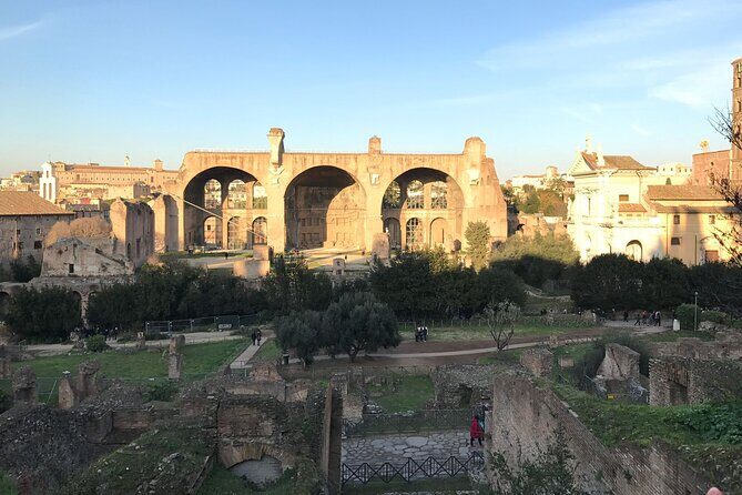 Colosseum, Forum, Palatine Hill with audio guide and Arena or Bus option - Palatine Hill in 30 Minutes: Viewpoints Beat Checklists