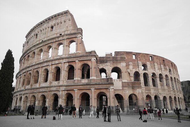 Colosseum, Roman Forum and Palatine Hill with Isuf - Meeting Isuf and Getting Oriented in Rome’s Ancient Core