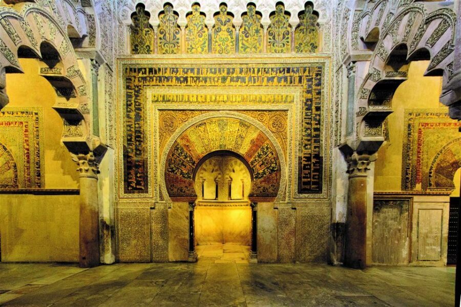 Córdoba: Mosque-Cathedral & Alcazar Guided Tour - Mosque-Cathedral: That Forest of Arches, Explained