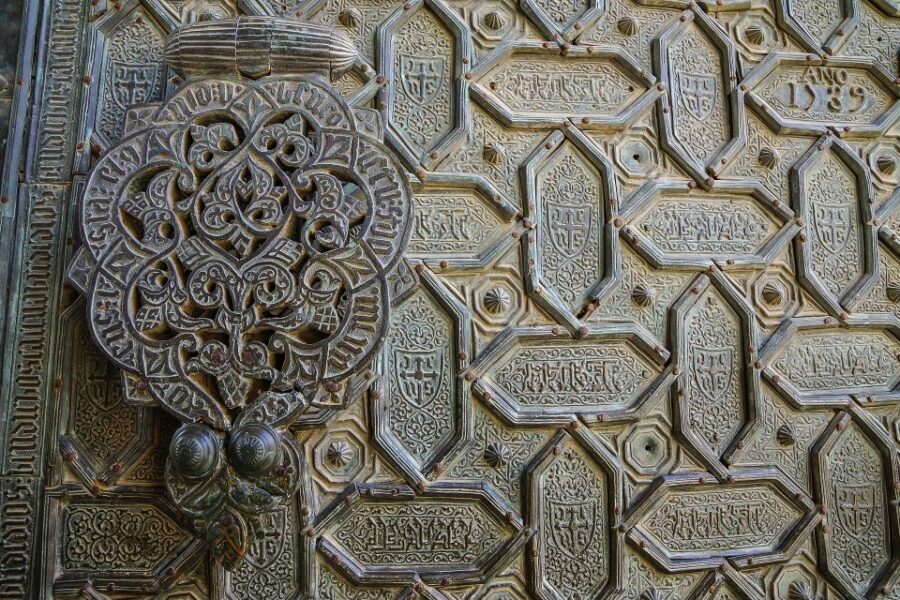 Córdoba: Mosque-Cathedral and Alcazar Tour - A Guide Who Stays in One Language (Why That Matters in Places Like This)