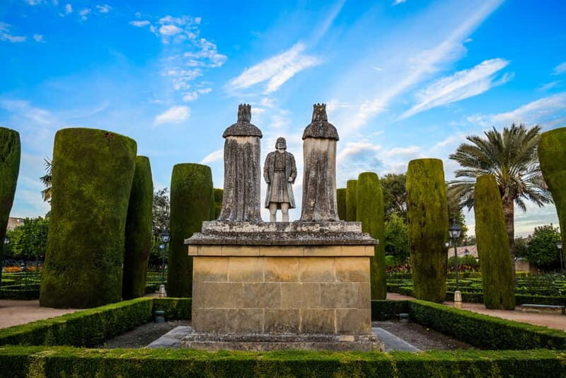 Córdoba: Mosque-Cathedral, Jewish Quarter and Alcázar Tour - Meeting at Oway Tours in Plaza Triunfo (and why that start matters)