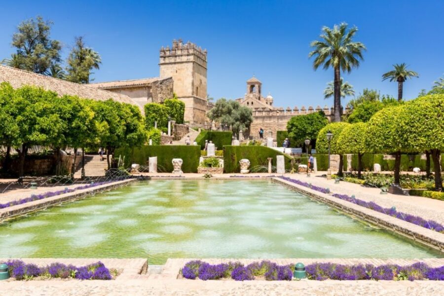 Córdoba Mosque, Jewish Quarter and Alcázar 3-Hour Tour - Jewish Quarter walk: Maimonides and the feel of Cardenal Salazar Square