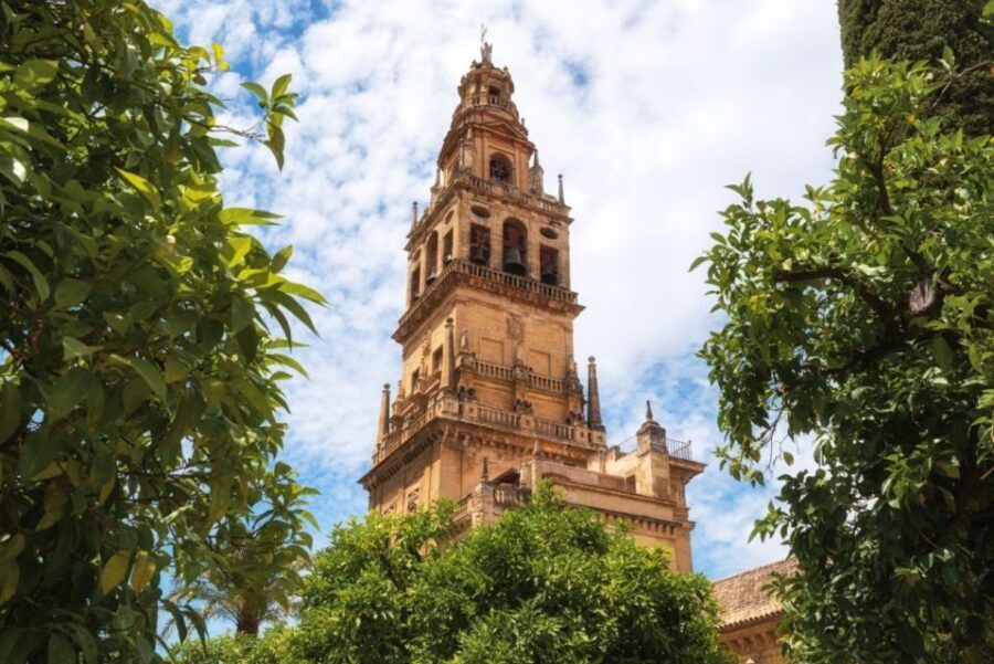 Córdoba Mosque, Jewish Quarter and Alcázar 3-Hour Tour - Artisans’ Souk to the Mosque-Cathedral: a walk that changes the mood