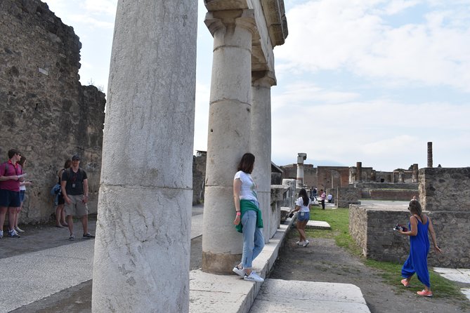 Discover the Ancient Ruins of Pompeii: Day Trip from Rome - Lunch in Pompeii: What You Get and How to Handle the Restaurant Rhythm