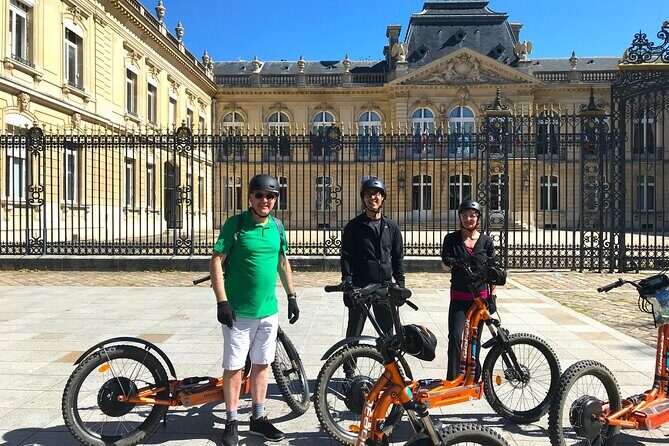 Discover Versailles on electric 2-wheelers (Yes to PRM) - Quartier des Antiquaires and Royal Tennis Court: Versailles beyond the palace