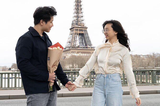 Eiffel and La Seine Photo Shoot - Paris Photographer - Included help that makes your photos look natural