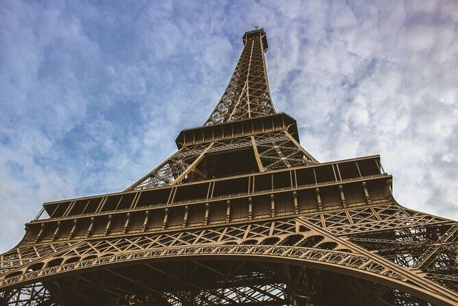 Eiffel Tower Access to 2nd Floor & Summit with Host by Lift - What to expect from the host experience (English help, different personalities)