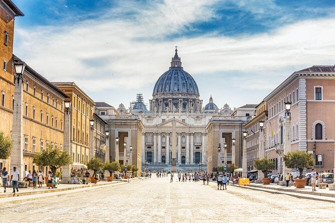 Exclusive Vatican Museum, Sistine Chapel, Underground Catacombs Tour and Tickets - The ride through Rome: classic landmarks you may spot
