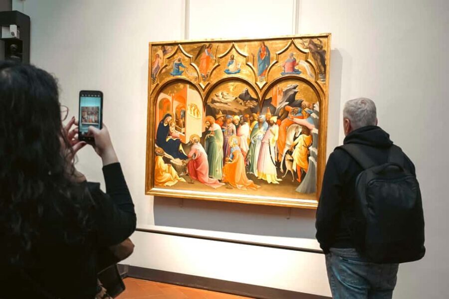 Florence: Fast Track Uffizi Gallery Guided Tour - Entering the Uffizi: A Renaissance Museum With a Palace Past