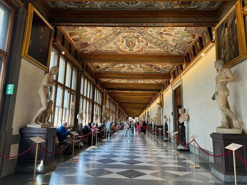 Florence: Uffizi Gallery Fast-Track Ticket - Where this Uffizi fast-track starts: Leonardo’s statue meeting point