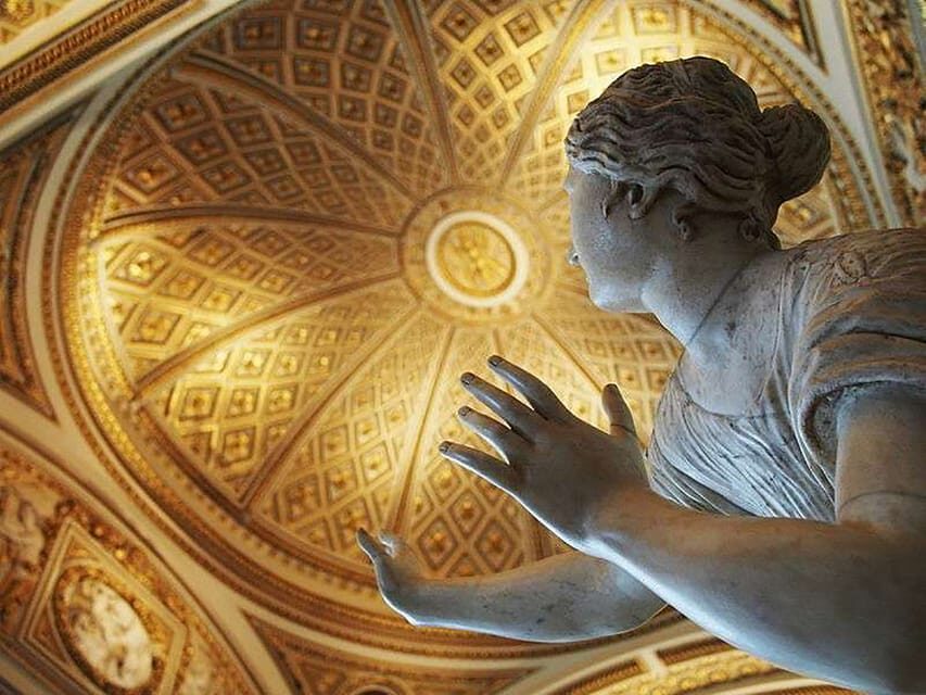 Florence: Uffizi Gallery Masterpieces Small Group Tour - Entering the Uffizi with skip-the-line momentum
