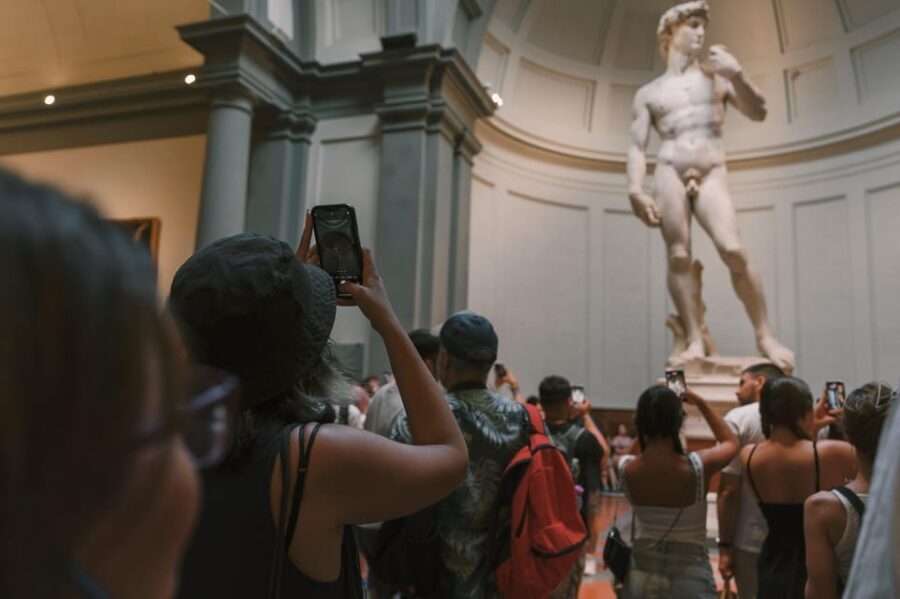 Florence: Walking Tour with David, Duomo & Uffizi Gallery - Piazza della Signoria to Ponte Vecchio: Medici Florence in a Single Flow