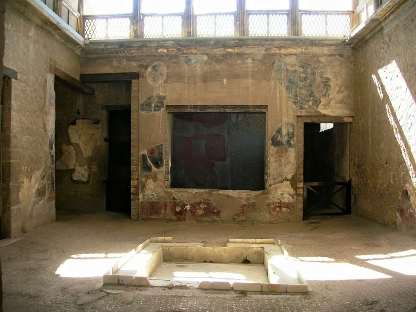 From Amalfi Coast: Pompeii Herculaneum skip-the-line - Lunch time reset before you switch to the quieter city