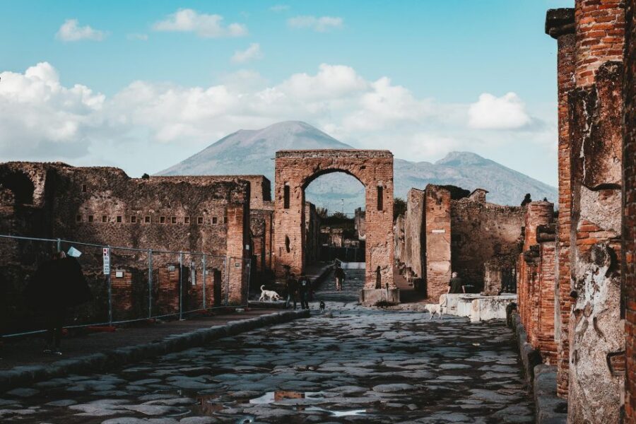 From Herculaneum to Pompeii: Audioguides + Entrance Tickets - How the audioguide narration works (and how to get more from it)