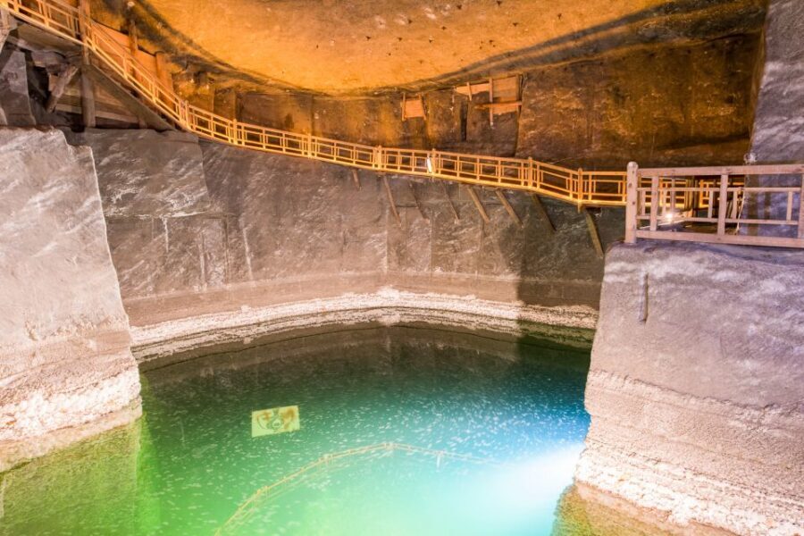From Krakow: Auschwitz and Wieliczka Salt Mine Full-Day Trip - Guide quality and communication: the difference between good and great