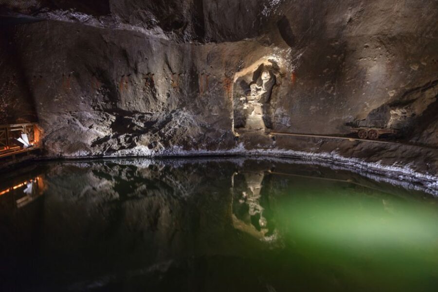 From Krakow: Wieliczka Salt Mine Tour with Guide - Temperature, clothing, and shoe advice for 14–16 °C tunnels