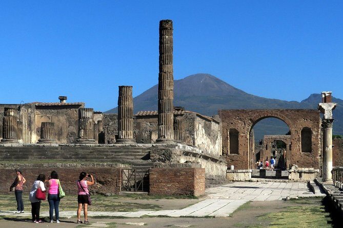 From Naples: Amalfi Coast & Pompeii Small Group Tour - Lunch choice in Amalfi: why skipping can be a smart move