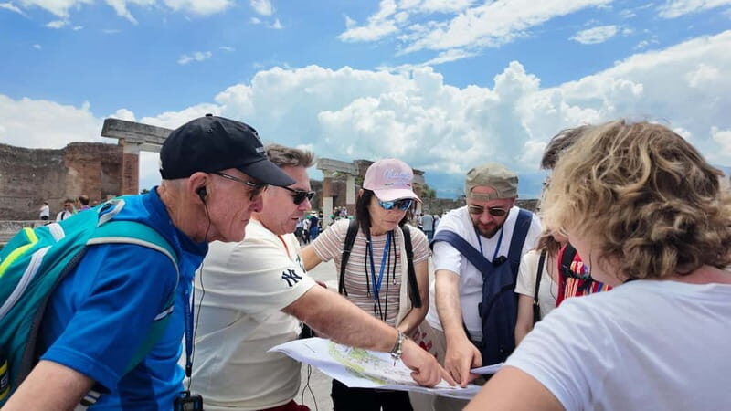 From Naples: Guided tour of Pompeii skip-the-line and round-trip train - Food and Timing: Plan Lunch on Your Own