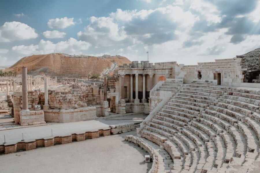 From Naples: Pompeii Ruins VIP Guided Tour - Forum, necropolis, and baths: three stops that explain a whole society