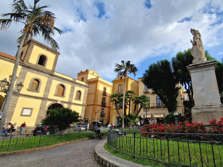 From Naples: Pompeii & Sorrento Shore Excursion with Lunch - The pizza lunch break: local comfort without the long detour