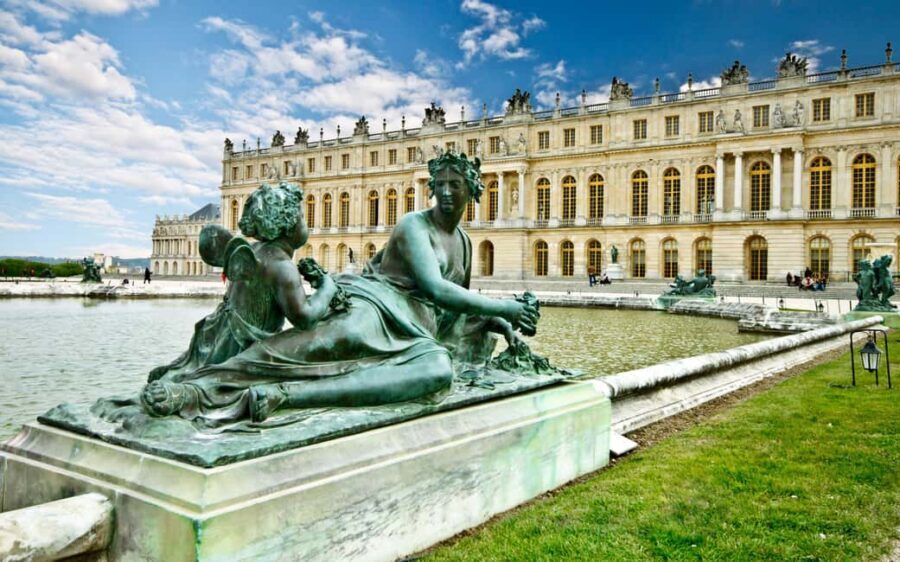 From Paris: Versailles Full-Day Guided Tour with Lunch - State Apartments of the Sun King: where the power is staged