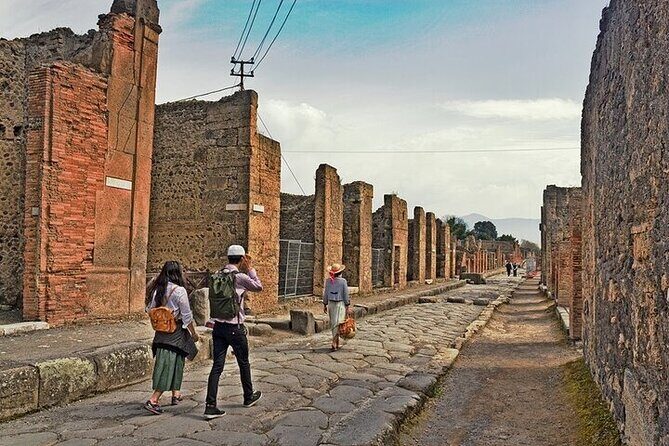 From Rome: Best of Pompeii Guided Tour and Sorrento Day Trip - The Pompeii Lunch Stop: A Practical Break Inside a Tight Schedule