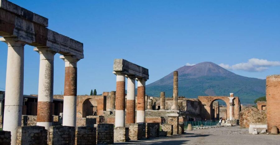 From Sorrento: 4-Hour Pompeii Group Excursion - Your 2-hour guided walk through Pompeii’s ancient streets