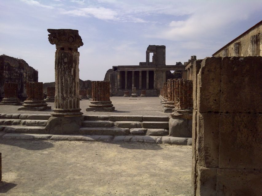 From Sorrento: Herculaneum Guided Tour with easy Lunch - Audio, Earphones, and the Reality of a Group Tour