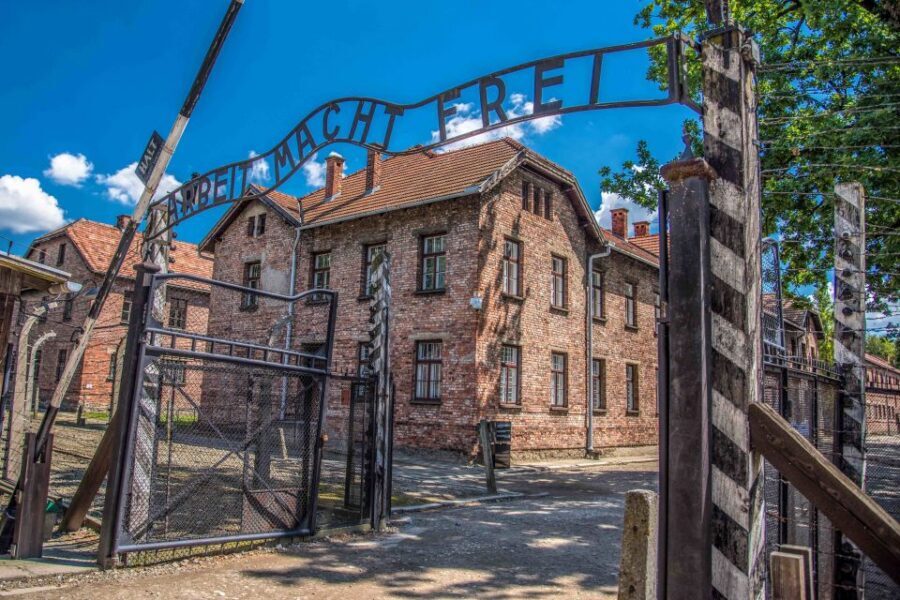 From Warsaw: Guided Tour to Auschwitz-Birkenau and Krakow - Getting to Auschwitz: what that 1.5-hour ride is really for