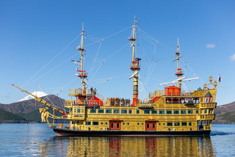 Pirate ship Lake Ashi Hakone