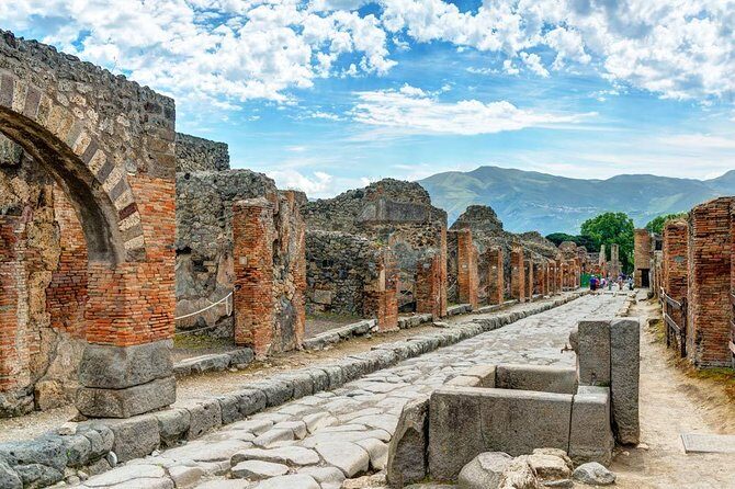 Full Day Small Group Pompeii Tour from Sorrento with Local Wine Tasting - Bosco de’ Medici winery lunch: pasta, dessert in a jar, and four wines